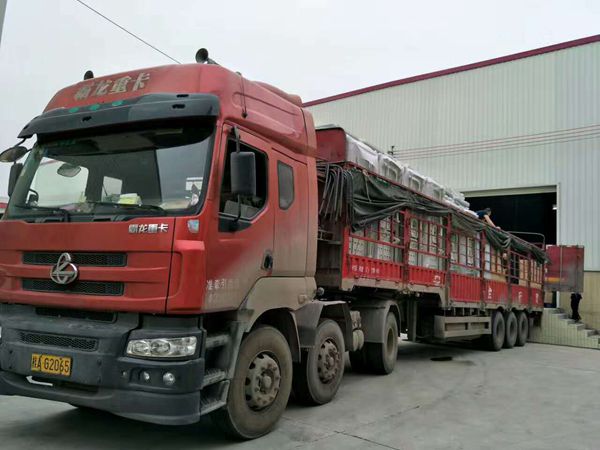 醫(yī)用病床裝車(chē)
